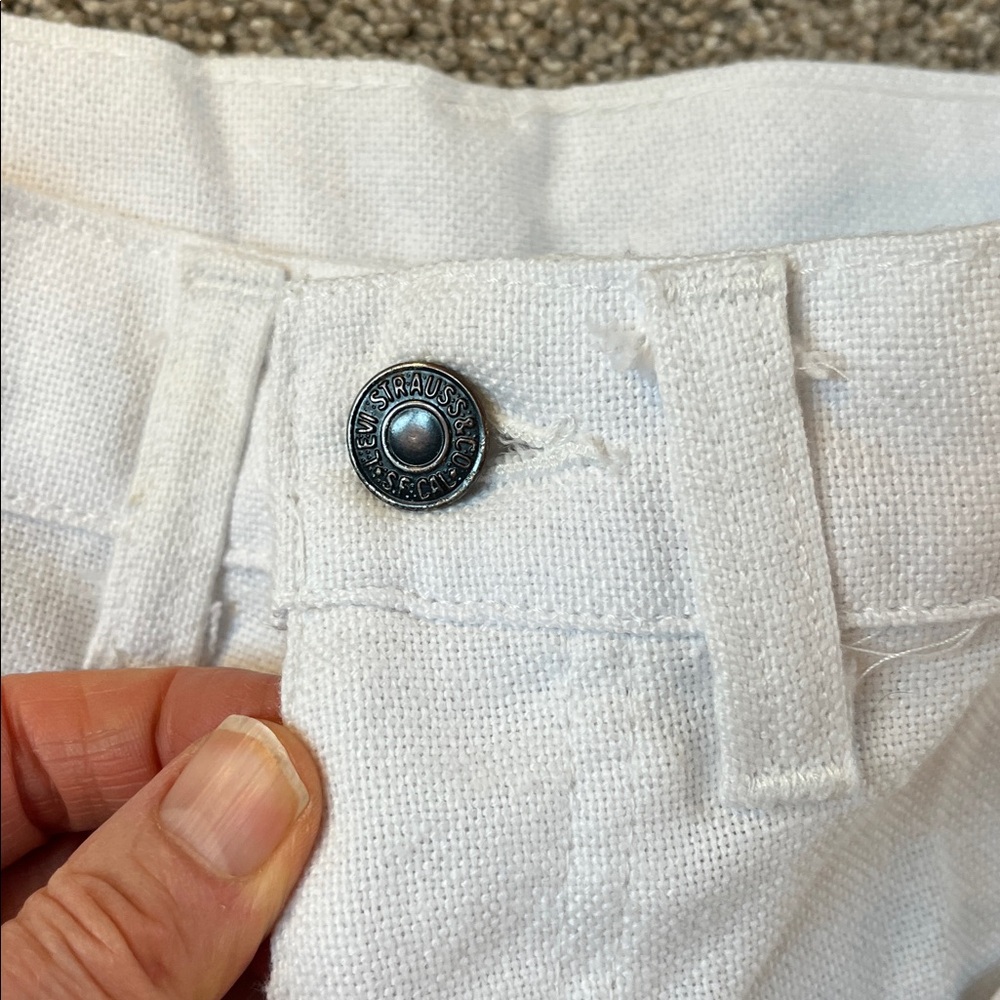 Levis Vintage White Flare Sailor vibe 50/50 Cotton/Poly INCREDIBLE FIT 30” waist - Picture 3 of 12